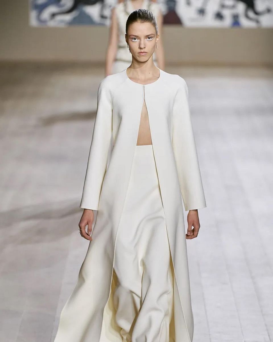 اللون الأبيض