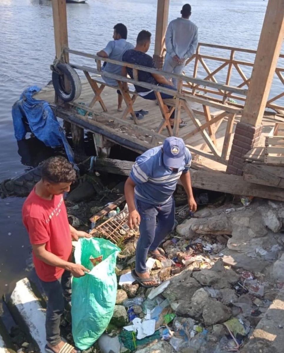 رفع 5 طن قمامة وتحرير محاضر تموينية برأس البر