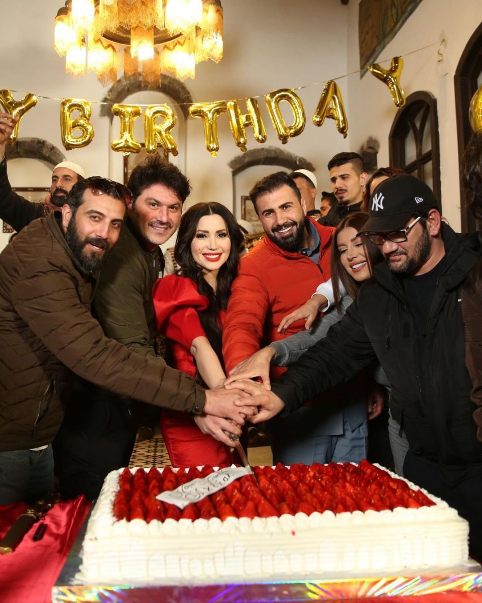 نسرين طافش أثناء الإحتفال بعيد ميلادها