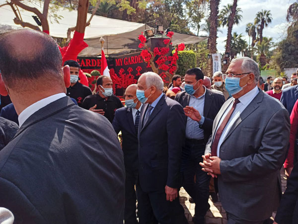 وزير الزراعة يفتتح معرض الزهور في دورته الـ 89.. صور