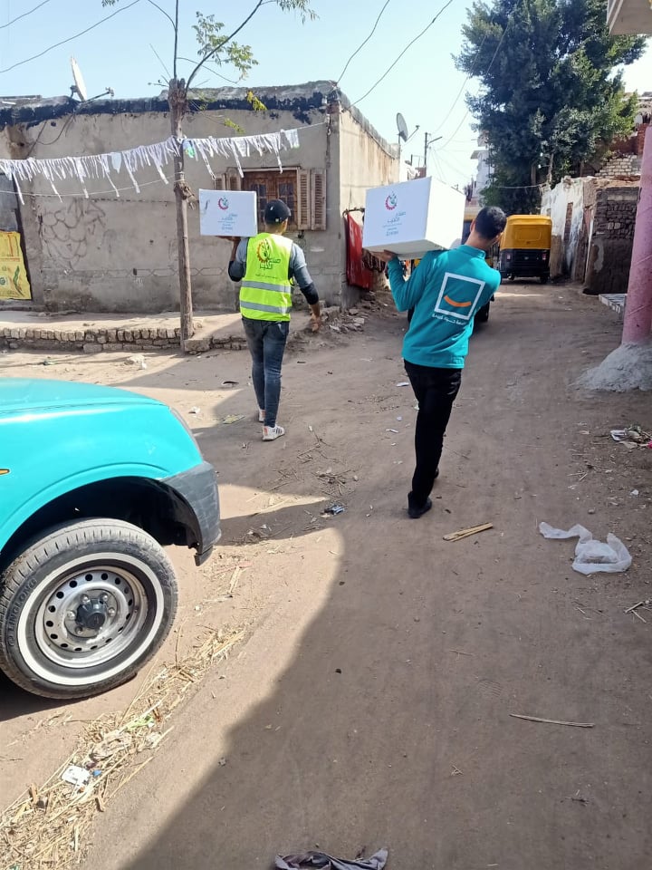 صناع الخير  وبنك القاهرة يوزعان كراتين رمضان علي غير القادرين بالشرقية والمنوفية