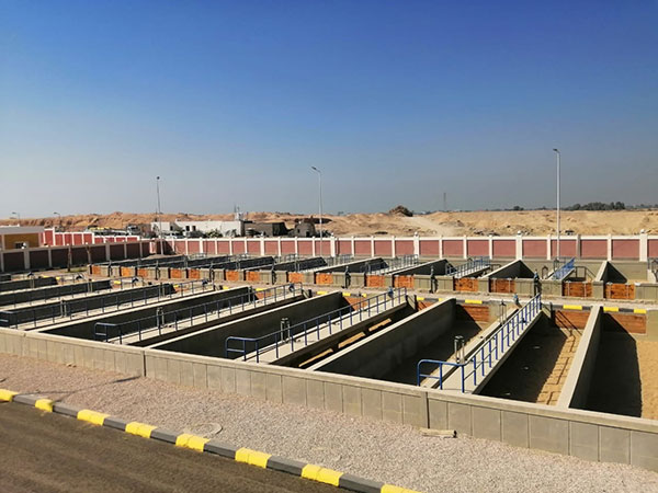 وزير الإسكان يتابع مشروعات المرافق والخدمات بمدينتي طيبة وأخميم.. صور