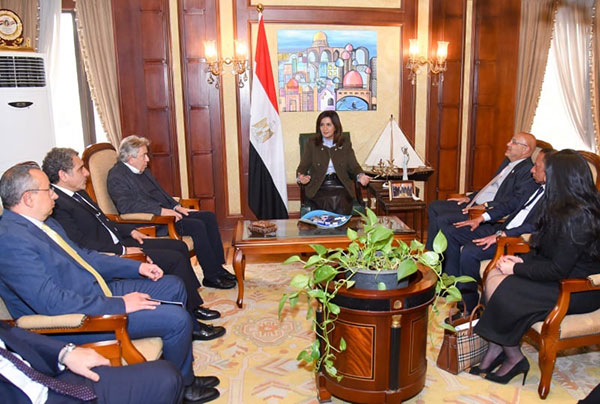 وزيرة الهجرة تبحث إقامة معرض في تورنتو للترويج للاستثمار العقاري بمصر