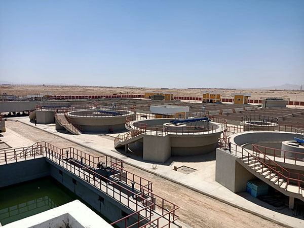 وزير الإسكان يتابع مشروعات المرافق والخدمات بمدينتي طيبة وأخميم.. صور
