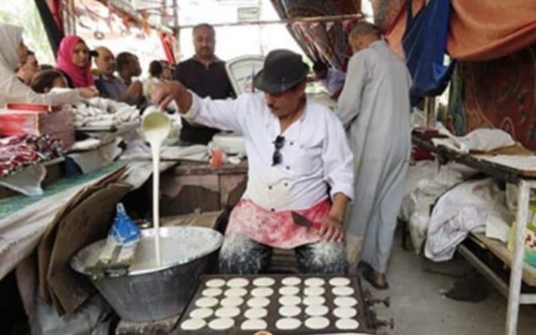 "الكنافة والقطايف" طقوس يعشقها المنياوية