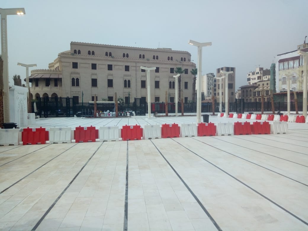 محافظ القاهرة يتفقد أعمال تطوير المنطقة المحيطة بمسجد الحسين