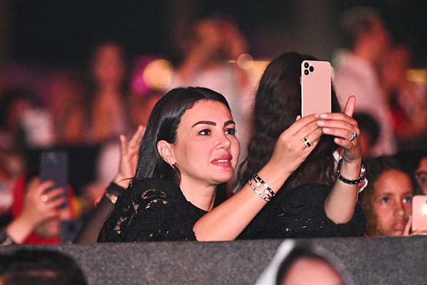 وائل جسار يشعل ختام مهرجان رأس الحكمة ويبكي مع أغنية