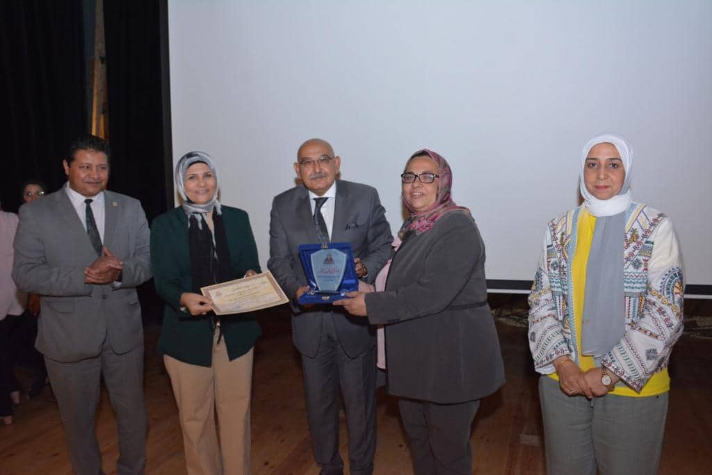 جانب من الندوة