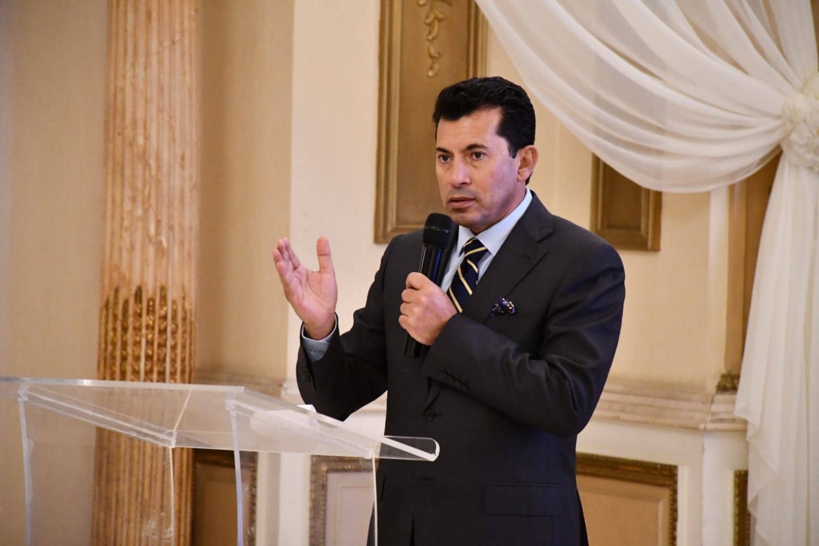 وزير الشباب والرياضة