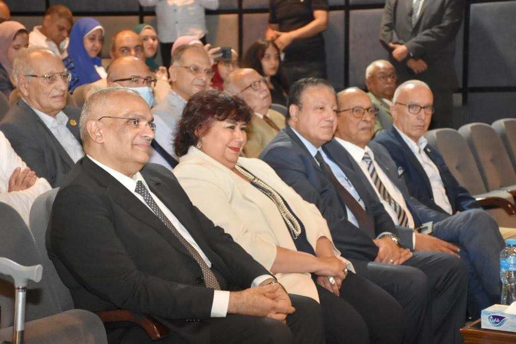 وزيرة الثقافة