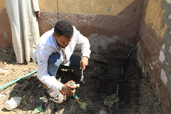 سواعد العطاء تُنفذ 250 وصلة مياه شرب نقية بالأقصر والفيوم