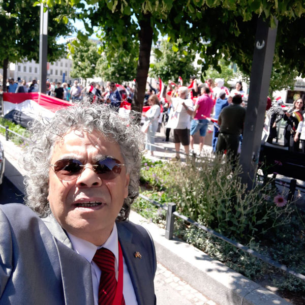 شاهد.. تجمع أبناء مصر في ألمانيا بشوارع برلين للترحيب بالرئيس السيسي