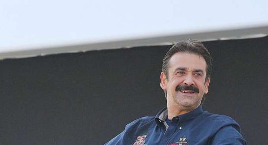 حقيقة خضوع كريم عبد العزيز للتجميل