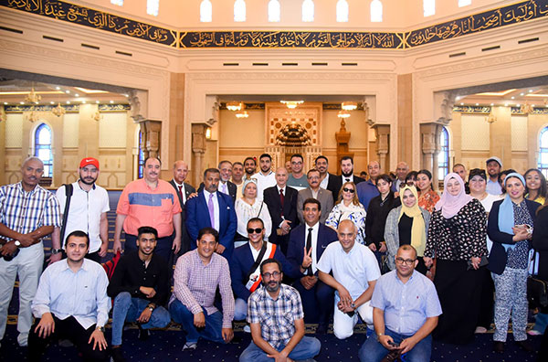 ممثلو الكيانات المصرية بالخارج يختتمون جولتهم بالعاصمة الإدارية بزيارة مسجد الفتاح العليم