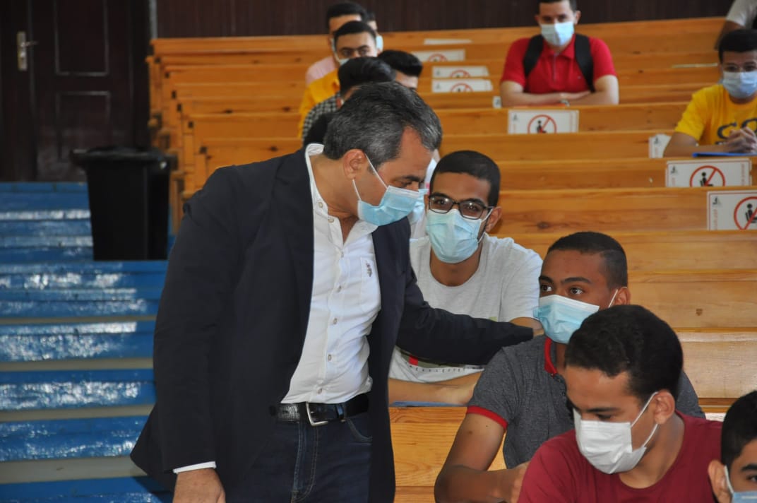 د. دسوقي : ضرورة تسجيل الطلاب الجدد على موقع وزارة الصحة للحصول على اللقاح المضاد لفيروس كورونا 