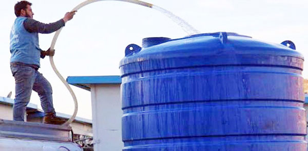 مواطنون: شر لا بد منه  «الصحة» مسئولة عنها بالقانون.. وعامل صيانة بـ«مقشة» هو المسئول الفعلى