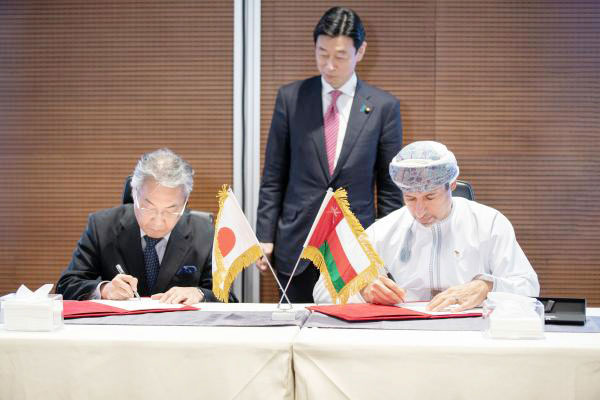 عُمان توقع اتفاقيات لبيع وشراء الغاز الطبيعى المسال مع 3 شركات يابانية