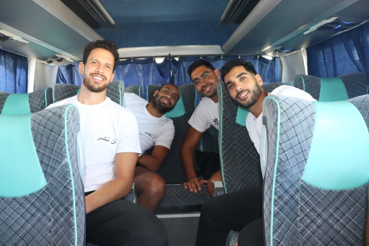 وصول لاعبي السلة