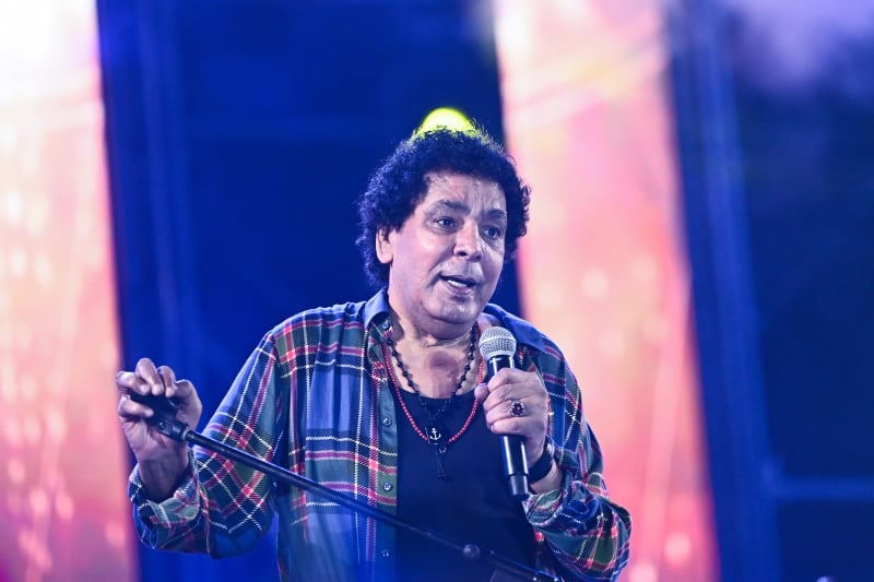 محمد منير في الساحل الشمالي.. حضور ضخم ورسالة لـ مؤمن زكريا (صور)