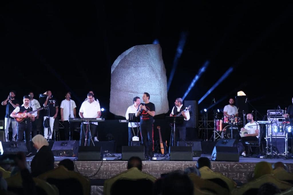مصطفى قمر ونسمة عبد العزيز يشعلان مهرجان رشيد الأول للموسيقى والغناء.. صور