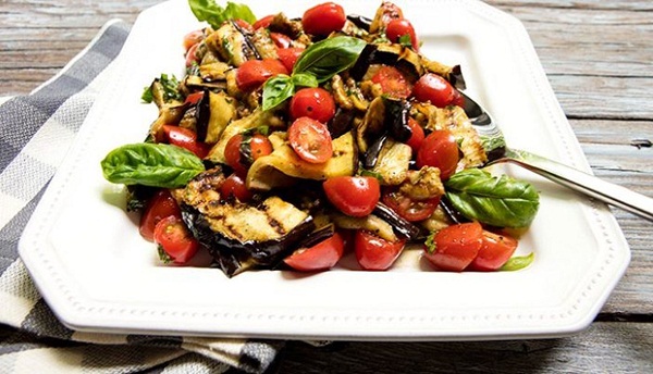 للوقاية من السرطان.. طريقة عمل سلطة باذنجان مشوي