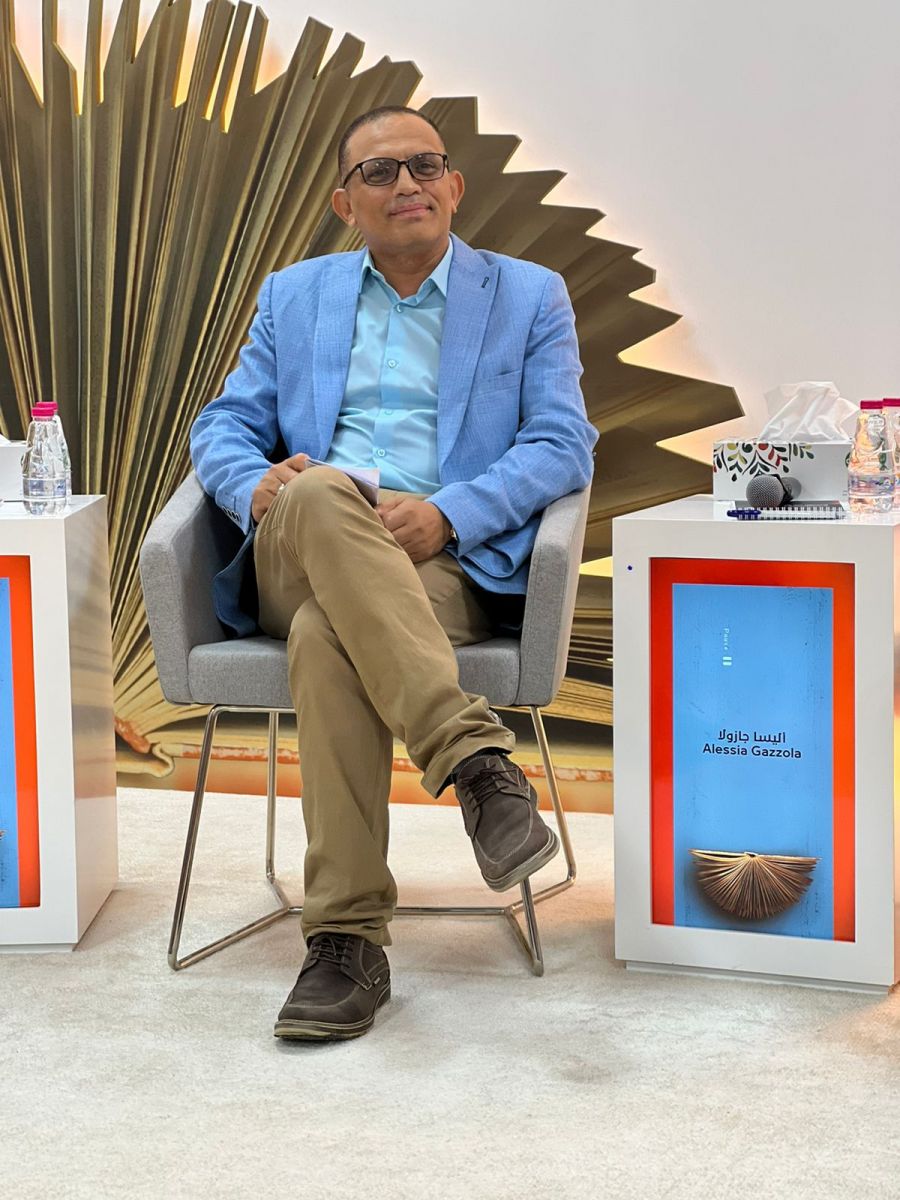 الروائي المصري مصطفى عبيد