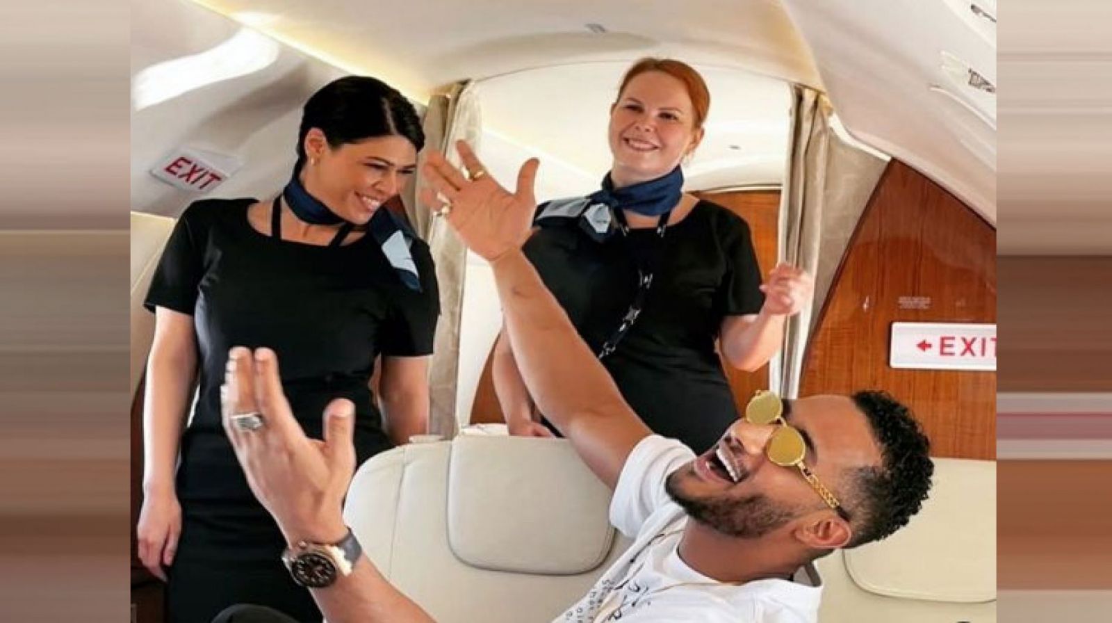 رقص محمد رمضان مع المضيفات