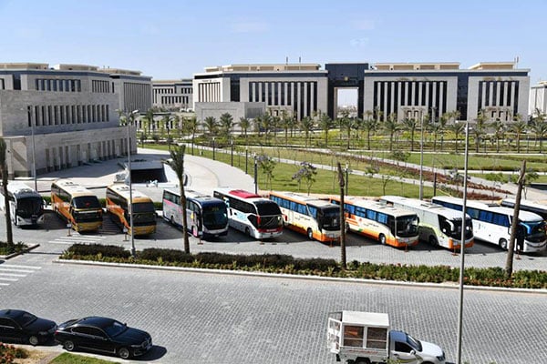 وزير النقل يتفقد اصطفاف أتوبيسات نقل الركاب بالحي الحكومي بالعاصمة الإدارية