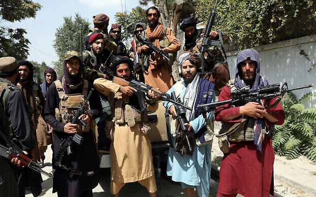 عناصر من حركة  طالبان 