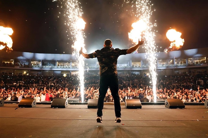 عمرو دياب في ختام حفل موسم الرياض 2021