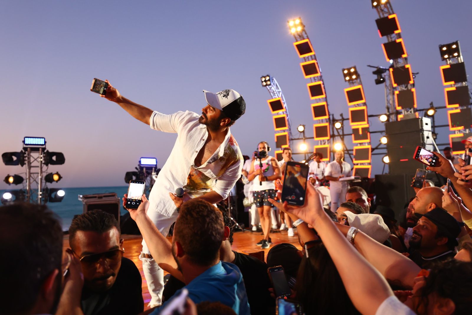 حفل تامر حسني في العلمين الجديدة