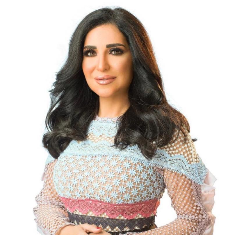 الإعلامية إنجي أنور