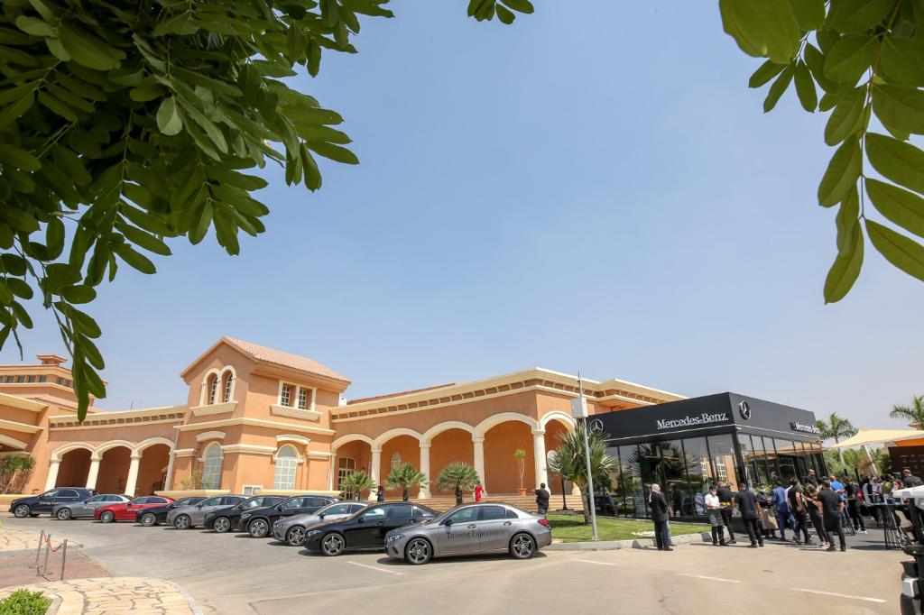 في 5 خطوات يمكنك تجربة قيادة أحدث سيارات مرسيدس في نادي جولف مدينتي