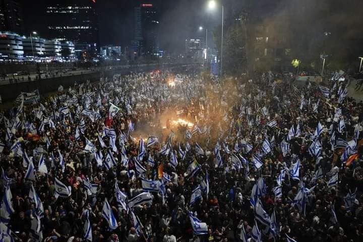 مئات الآلاف من الإسرائيليين يحتجون ضد التعديلات القضائية