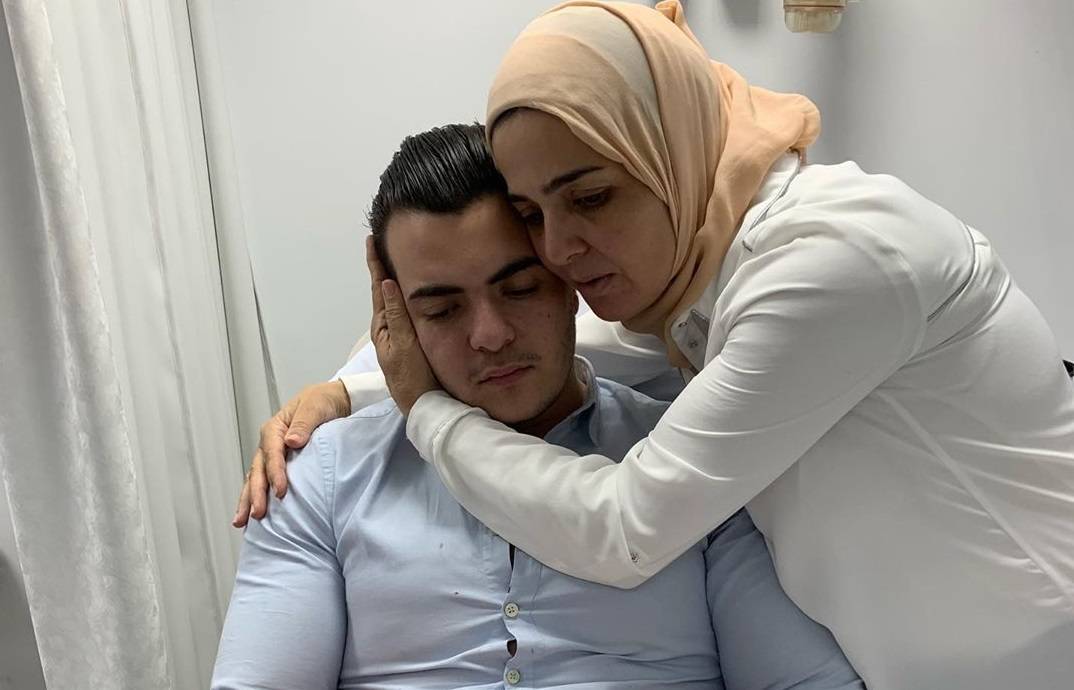 منى عبد الغني ونجلها