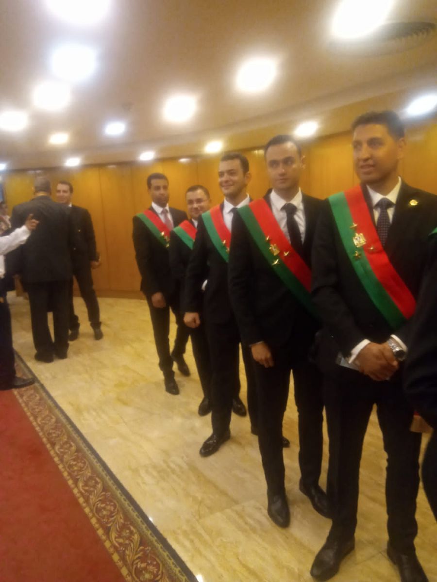 أعضاء النيابة الإدارية الجدد يلتقطون صورًا تذكارية قبل حلف اليمين