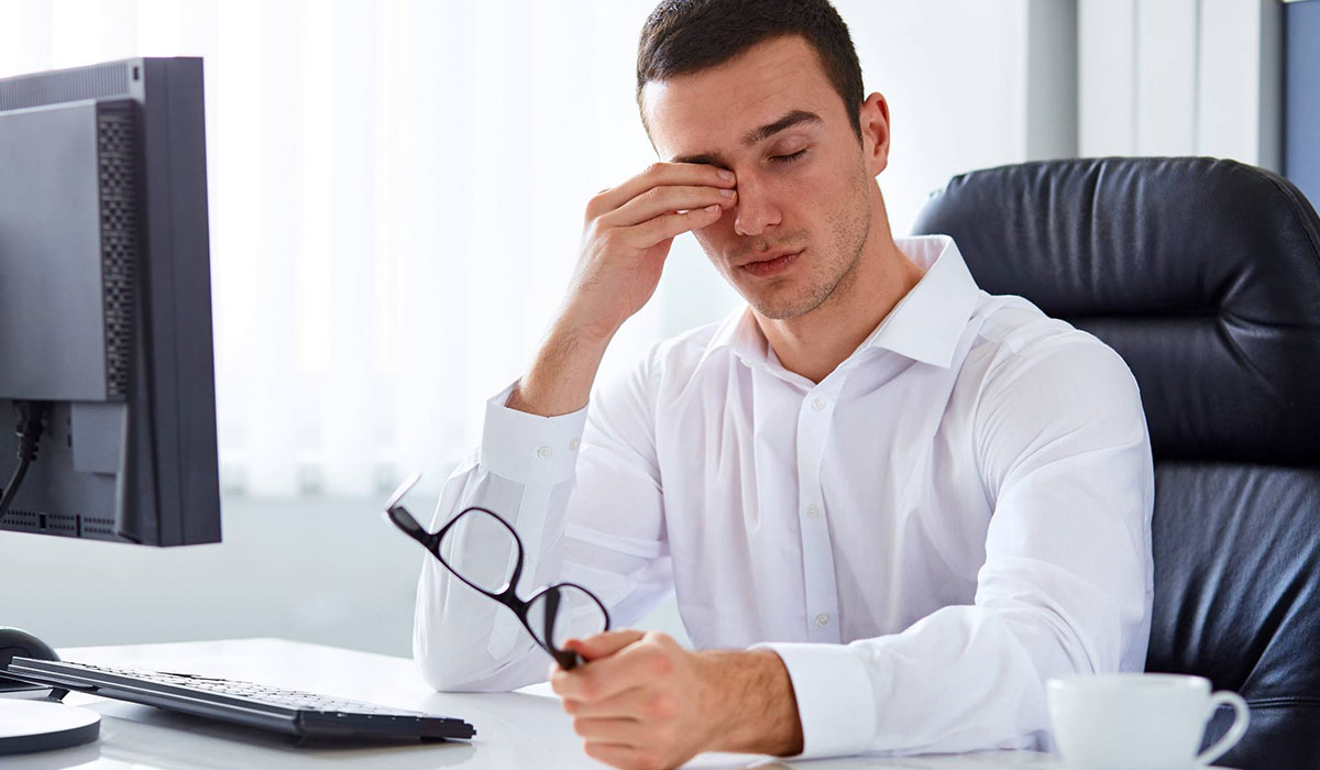 كيف نتجنب ضعف البصر عند الجلوس على الكمبيوتر لساعات طويلة؟