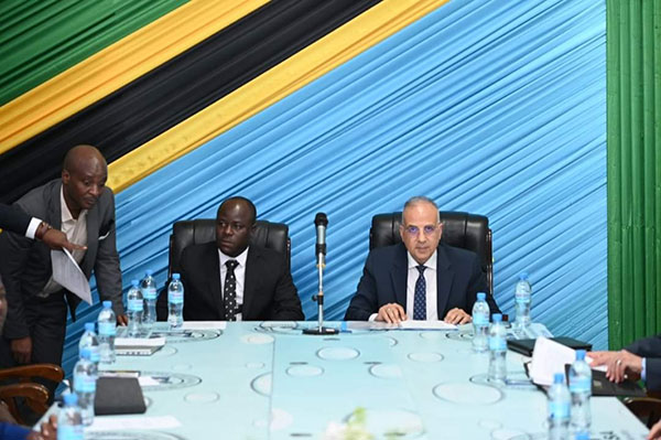 وزير الري يصل تنزانيا لبحث تعزيز 