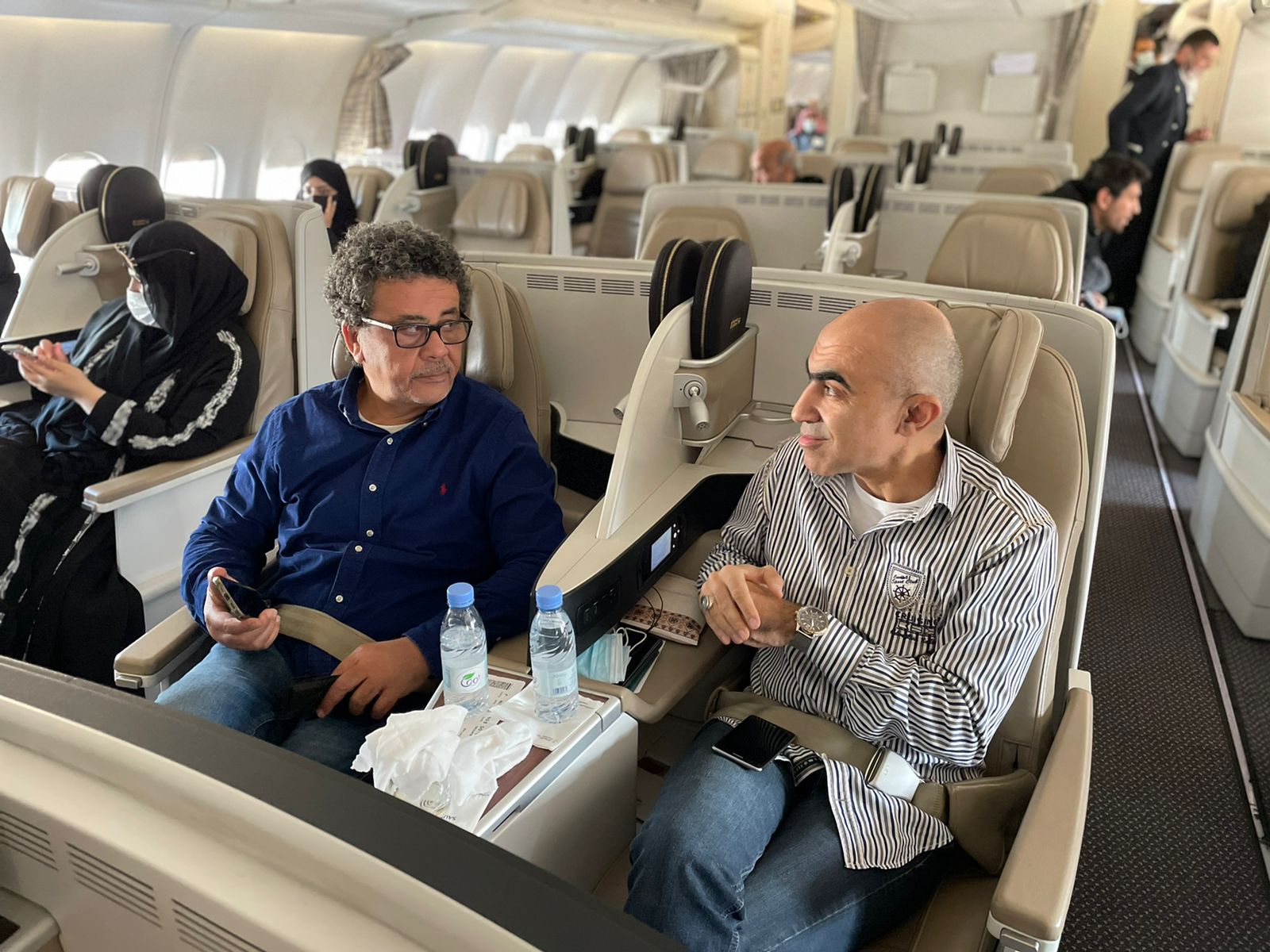 فريق مسرحية في نص الليل