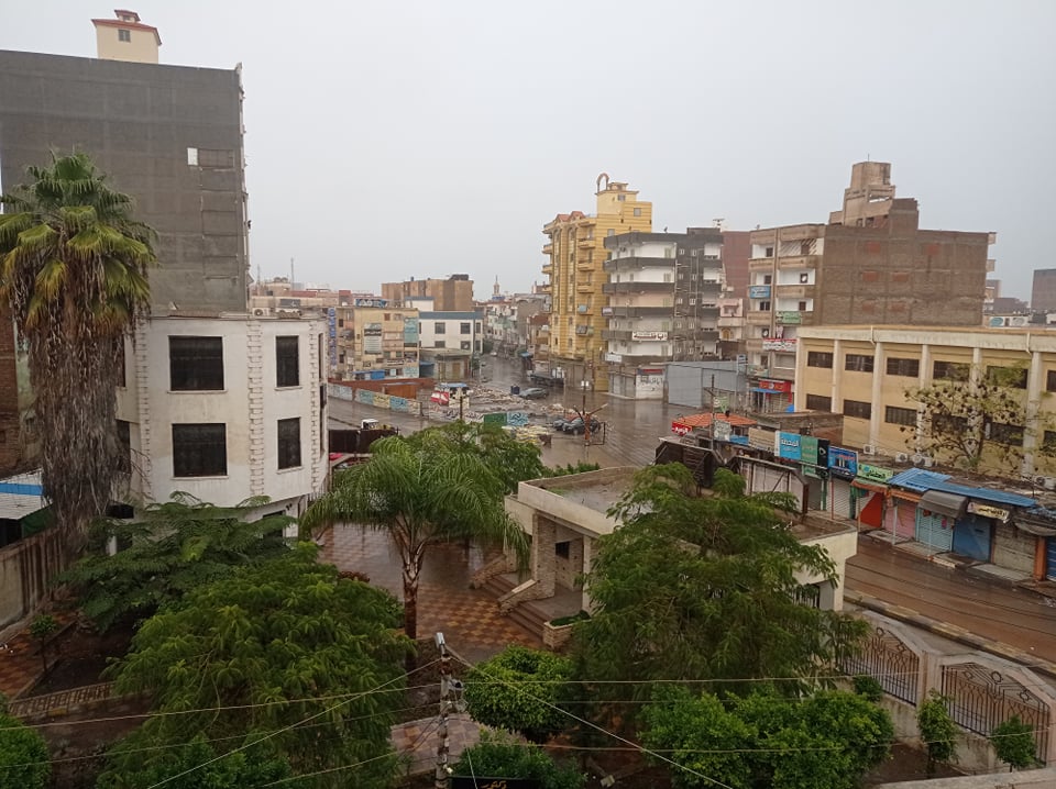 أمطار غزيرة على البحيرة منذ الصباح الباكر