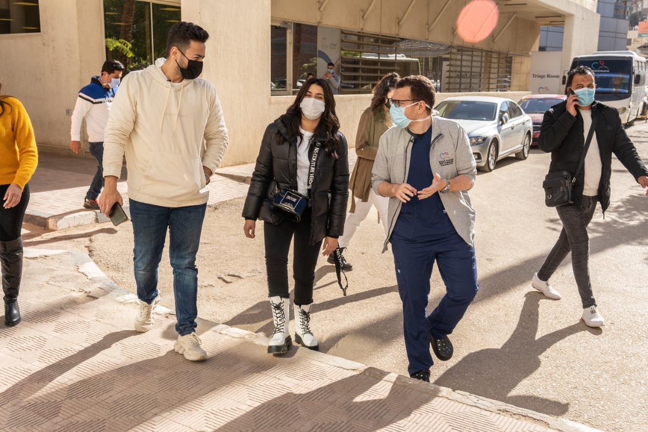 حمادة هلال في زيارة لمؤسسة مجدي