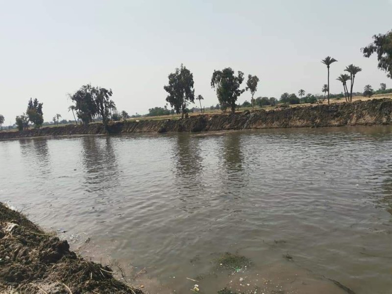 محافظ الشرقية يُتابع أعمال تطهير وتكريك ترعة بحر فاقوس