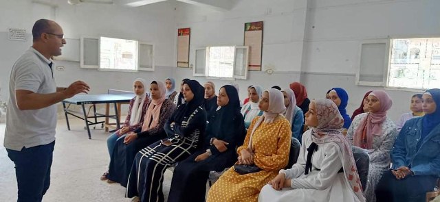 صور| ندوة تثقيفية وملتقى حرفي لتعليم التفصيل بالباترون لفتيات الشرقية