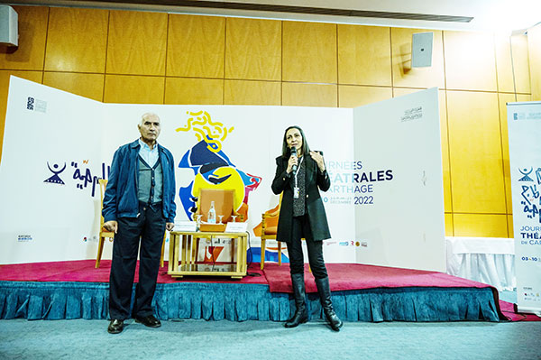 سعر فنجان القهوة أغلى من ثمن تذكرة المسرح