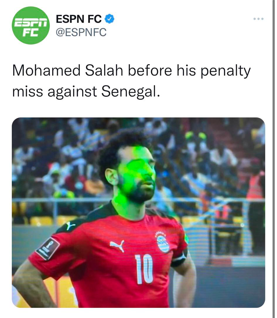 الصُحف العالمية تنتقد تصرفات الجماهير السنغالية واستخدام الليز على لاعبي منتخب مصر