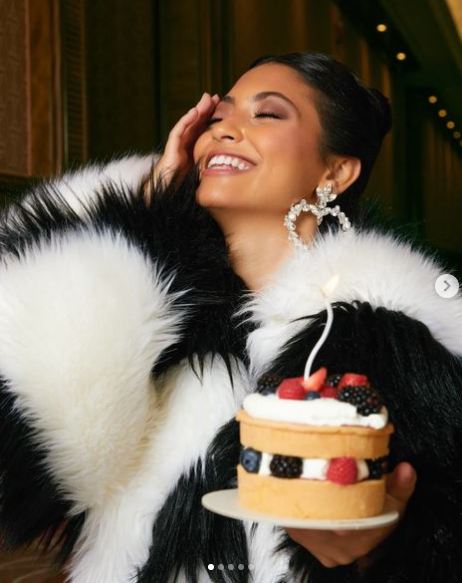 حرص سيد عبد الحفيظ، مدير الكرة بالنادي الأهلي برفقة خالد بيبو مدير قطاع الناشئين، على زيارة أسرة زياد إيهاب حارس مرمى فريق الناشئين لكرة القدم مواليد 2003، الذي وافته المنية منذ عدة أيام.