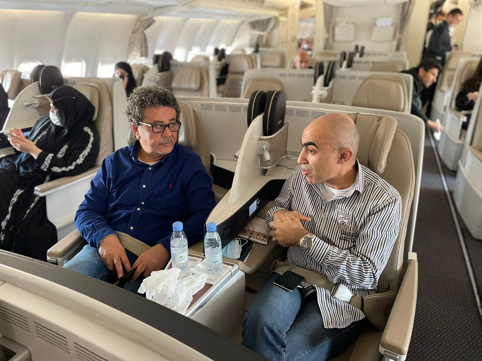 فريق مسرحية في نص الليل