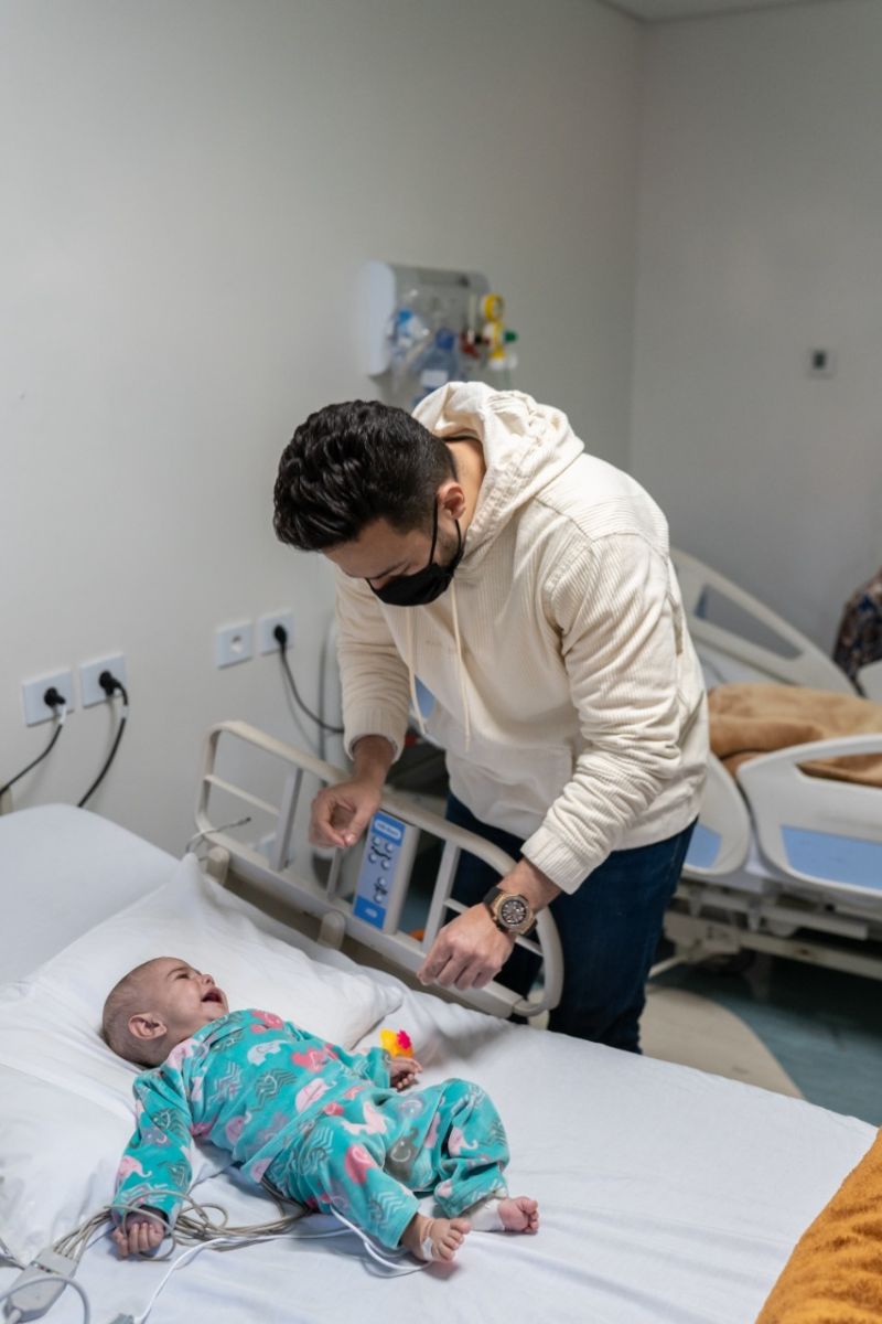 حمادة هلال في زيارة لمؤسسة مجدي