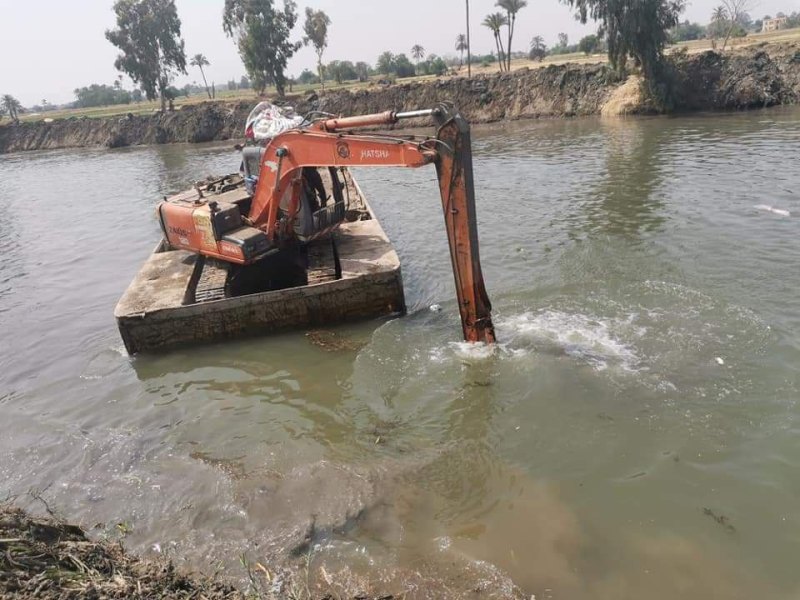 محافظ الشرقية يُتابع أعمال تطهير وتكريك ترعة بحر فاقوس