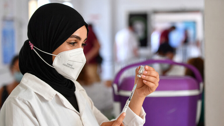 متحور أوميكرون قد يكون مؤشرا على بداية نهاية الفيروس 